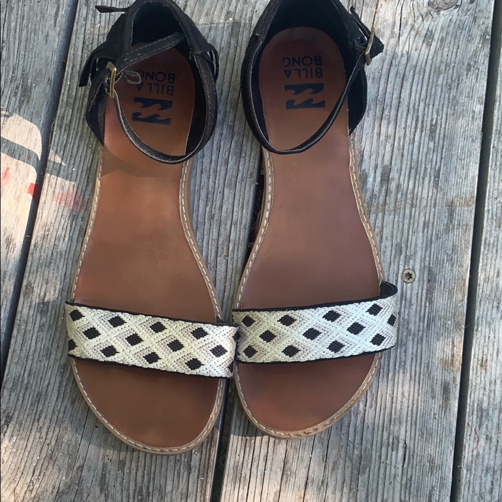 Like new Billabong Sandals W/ fringe